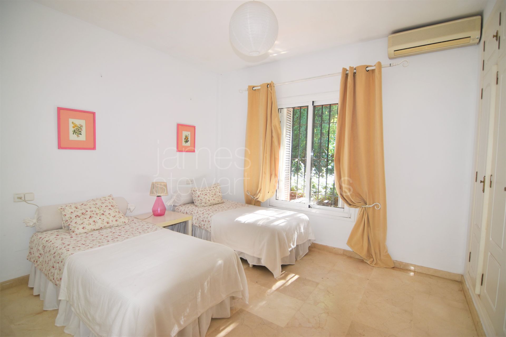 Single storey villa with guest house discreetly located in the Kings & Queens of Sotogrande Costa