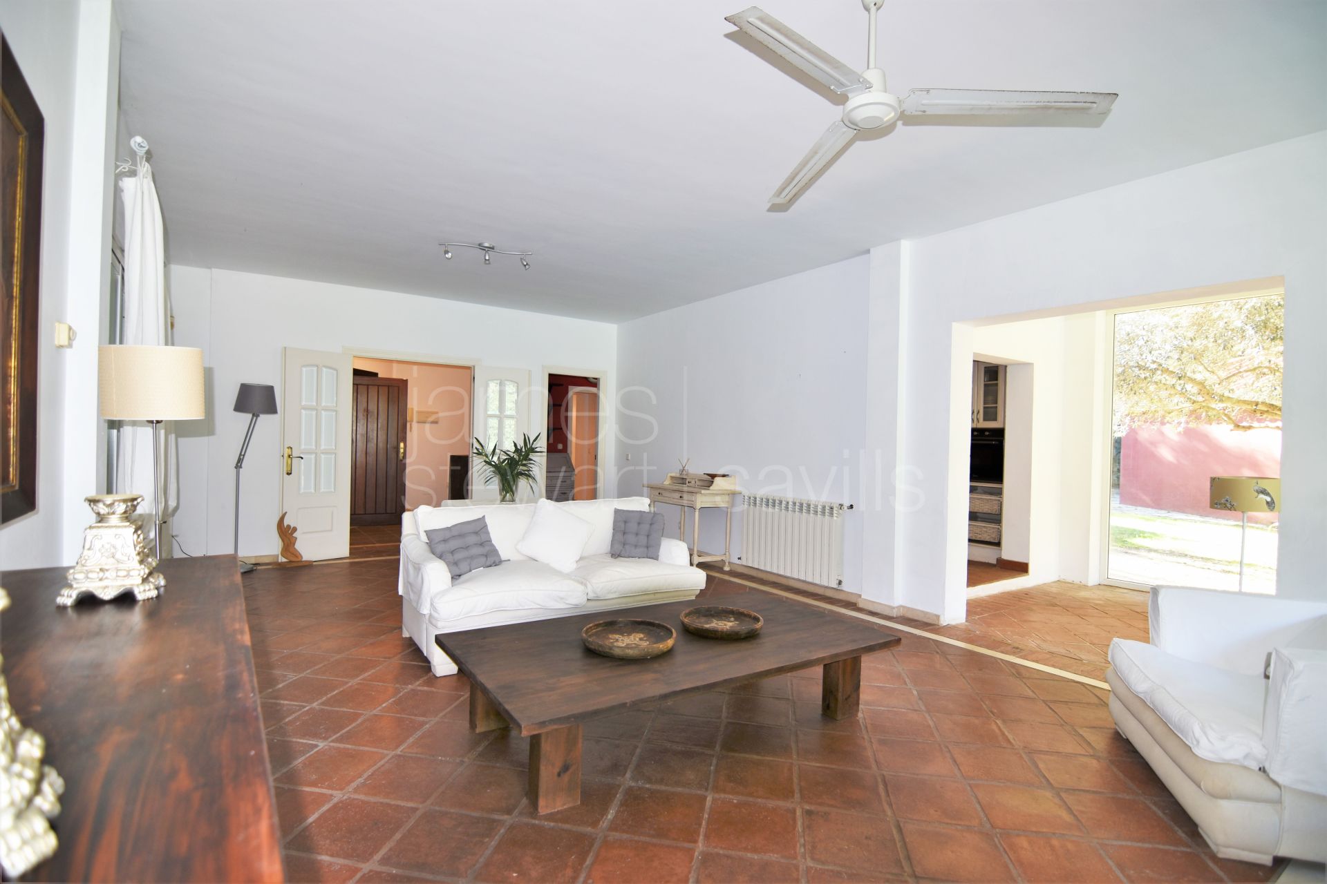 Single storey villa with guest house discreetly located in the Kings & Queens of Sotogrande Costa