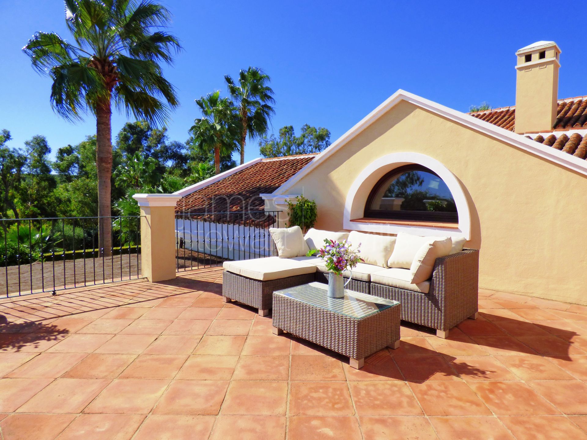 Superb frontline golf villa on an 8100m2 plot in Sotogrande Alto