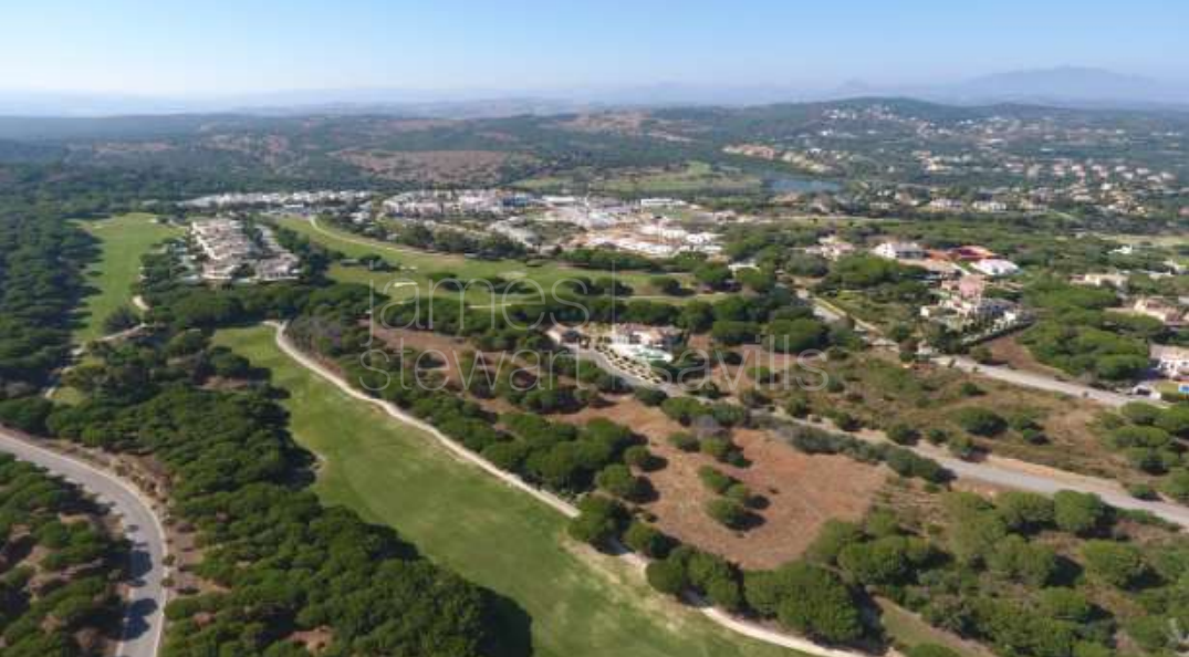 Gran parcela de 3.727 m2 en Almenara, Sotogrande