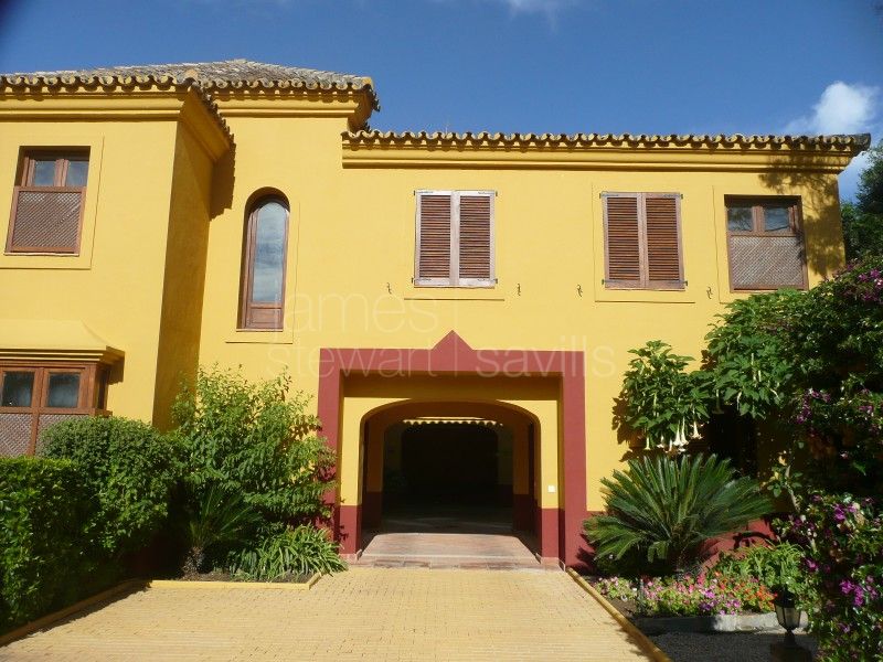 Ideal family house with great view over Valderrama Golf course