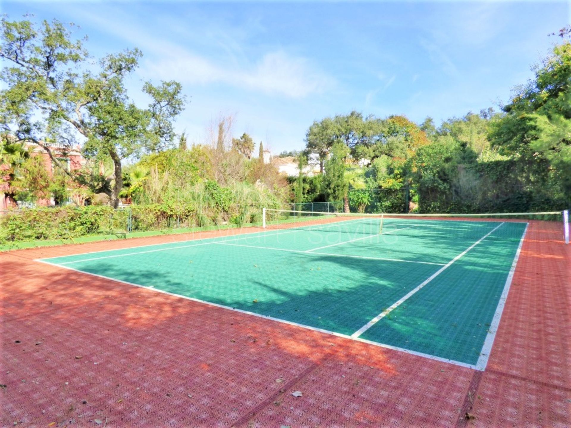 Sotogrande house of great charm in pretty garden with tennis court