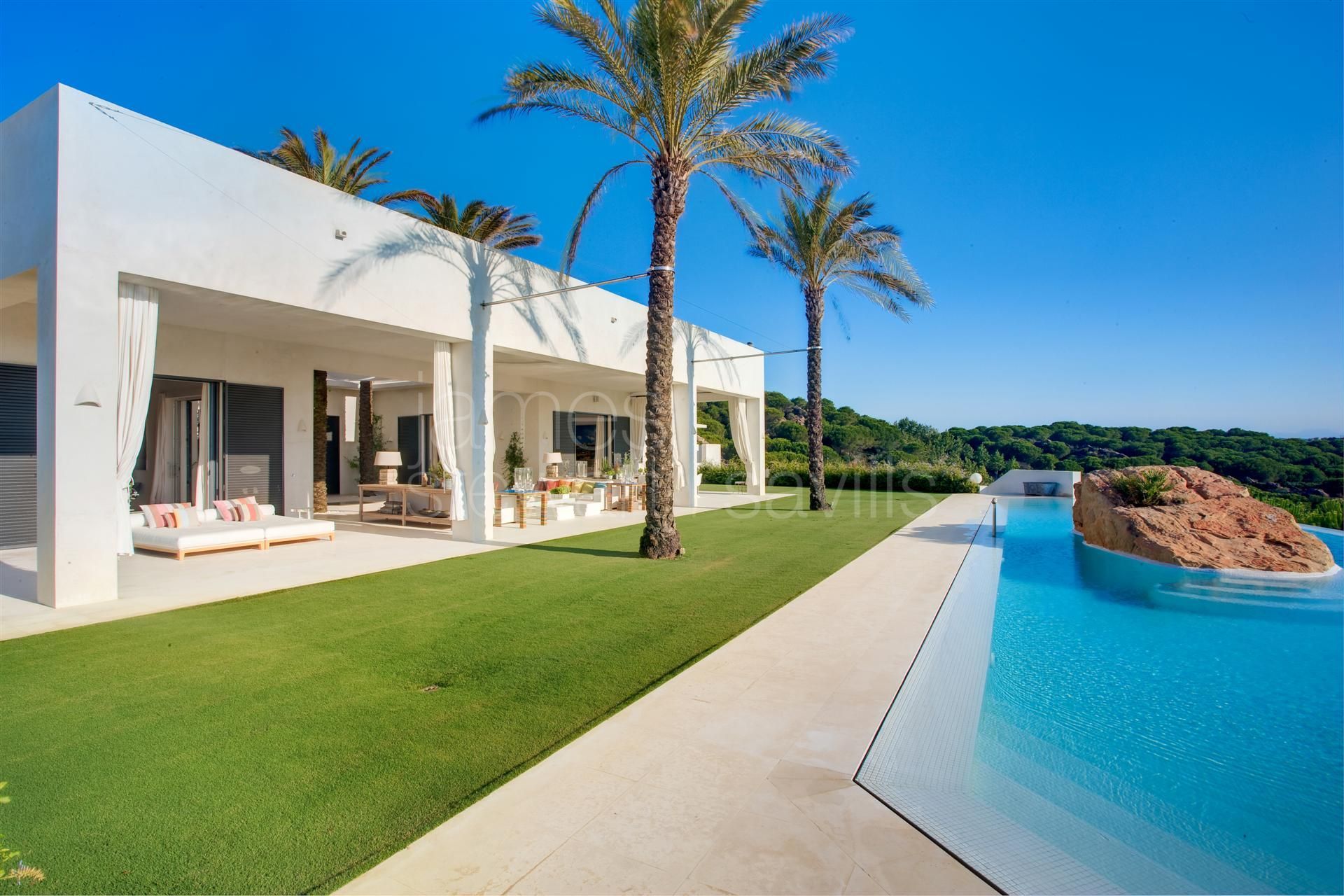 A stunning contemporary style villa on the highest point of Sotogrande Alto