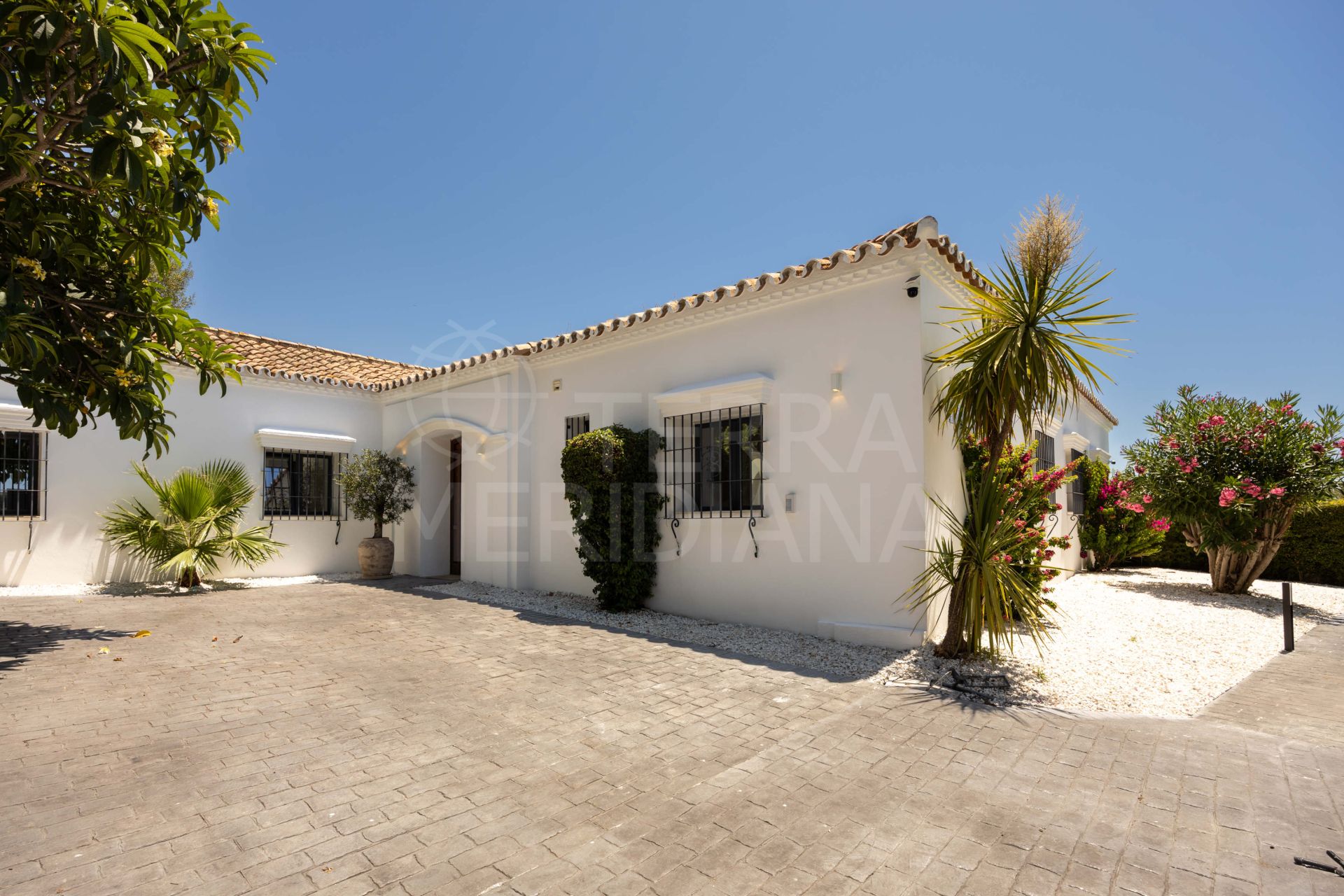 Villa in Los Altos del Paraiso, Estepona