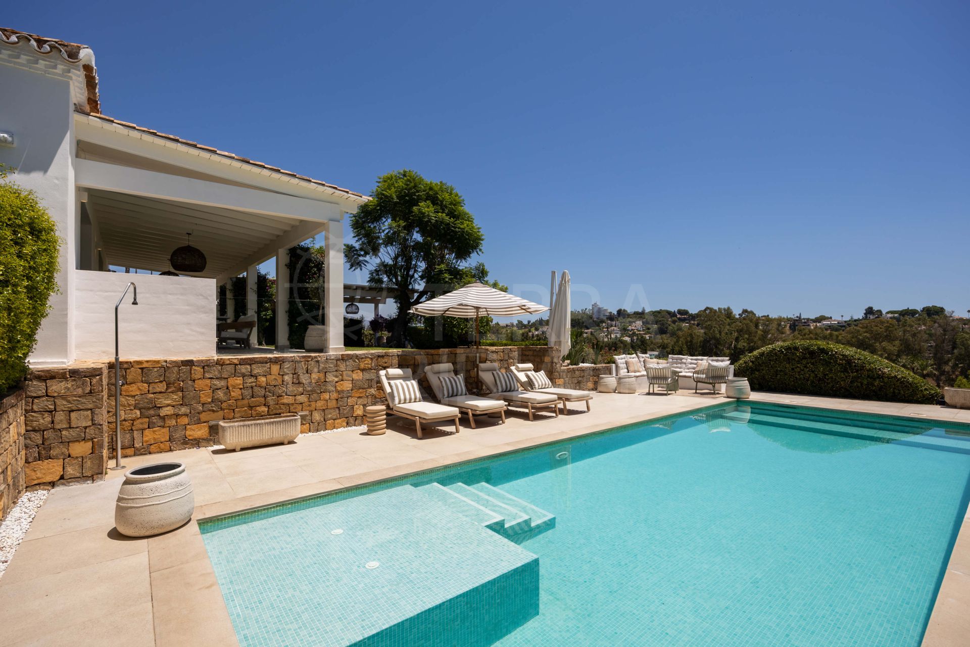 Villa in Los Altos del Paraiso, Estepona