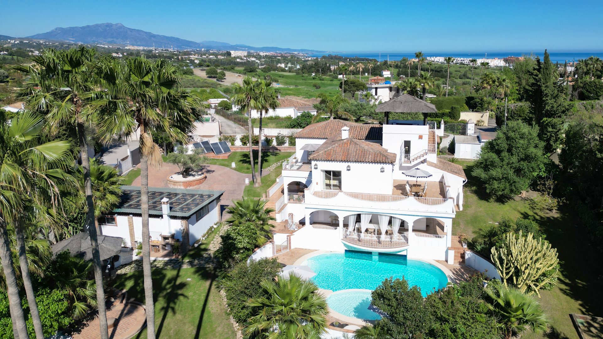 Villa in Estepona East, Estepona