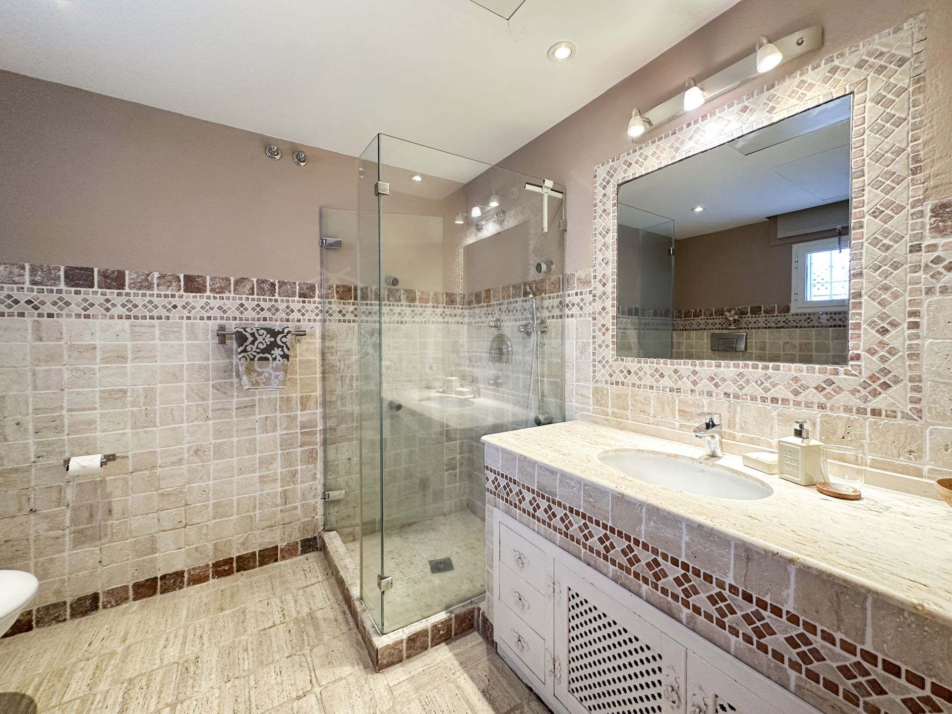 Villa in Estepona East, Estepona