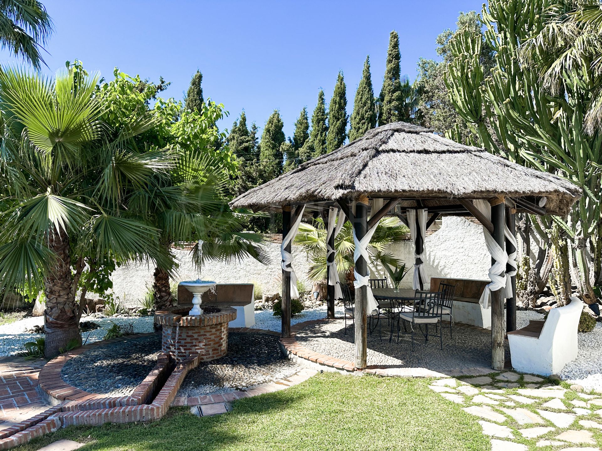 Villa in Estepona East, Estepona