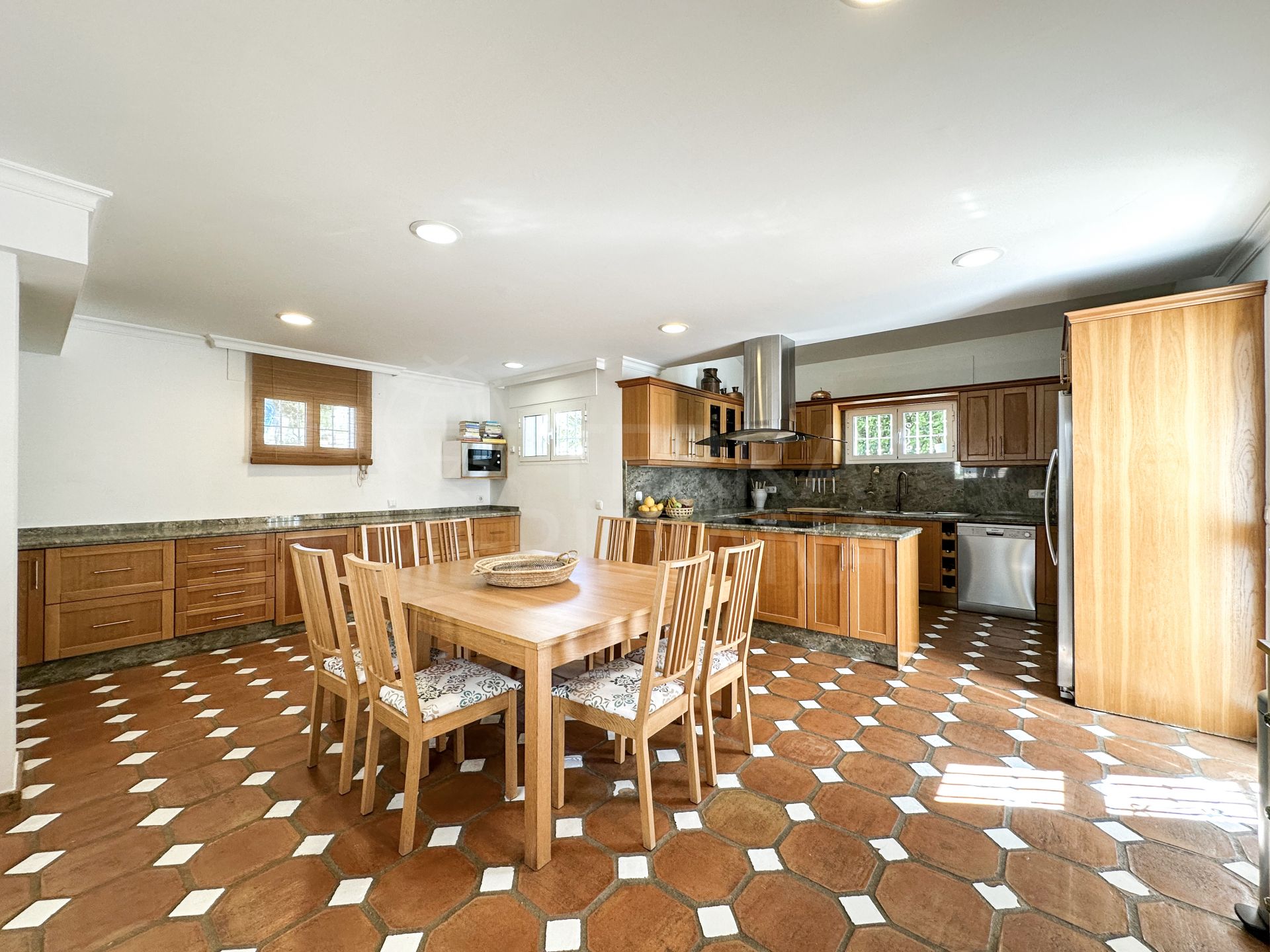 Villa in Estepona East, Estepona