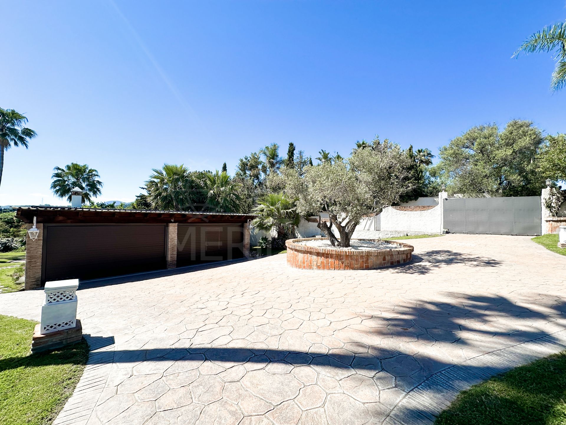 Villa in Estepona East, Estepona