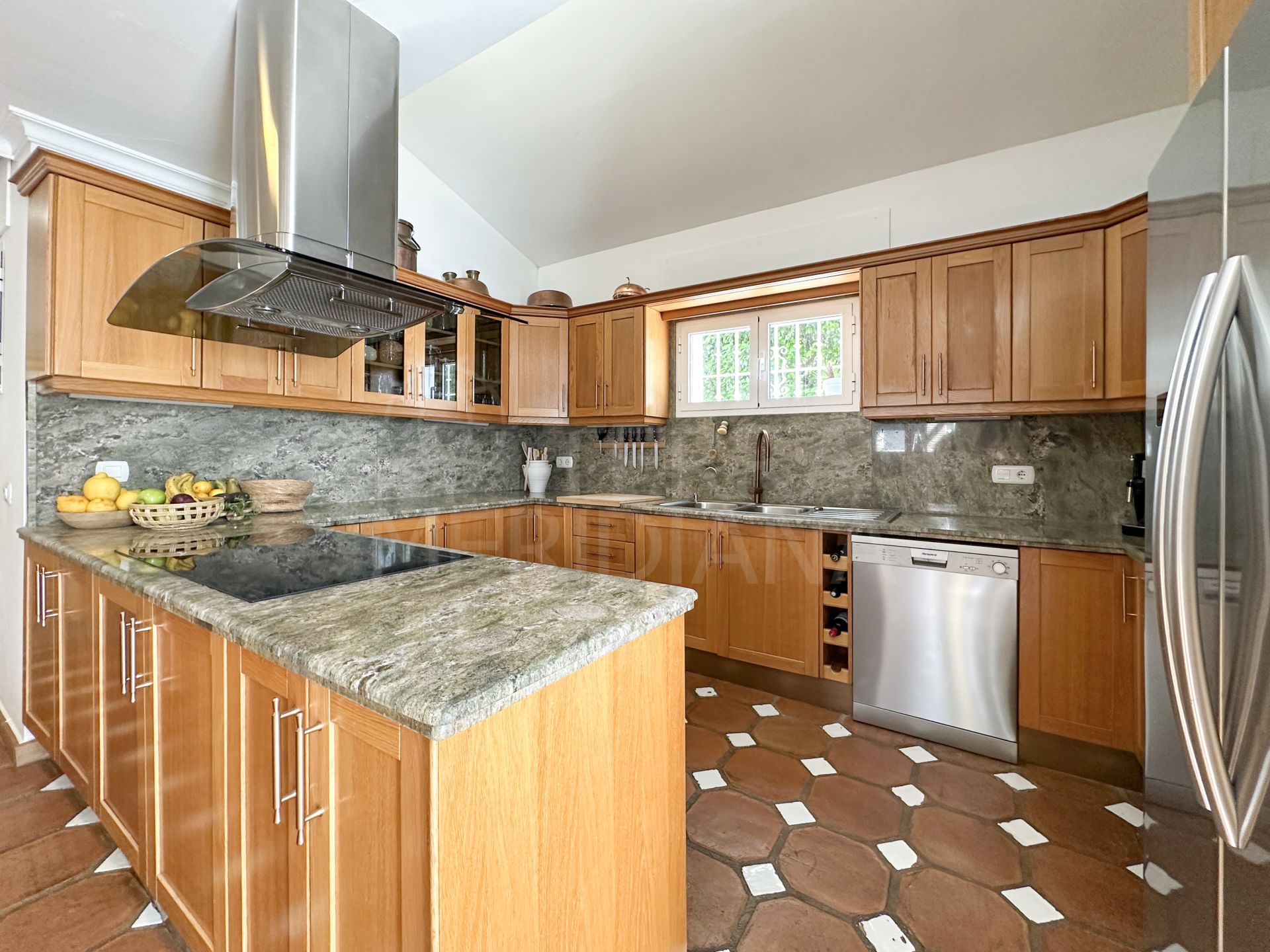 Villa in Estepona East, Estepona