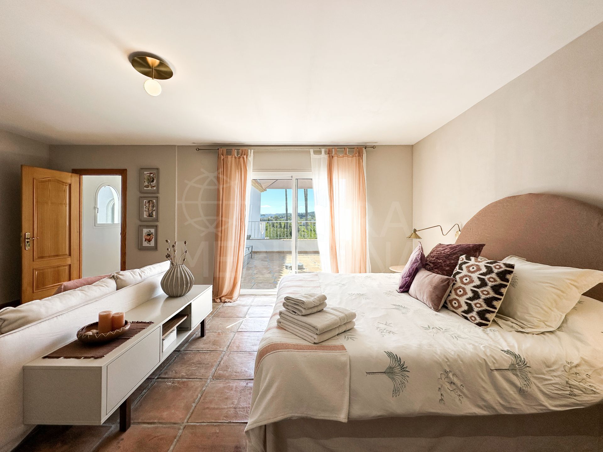 Villa in Estepona East, Estepona