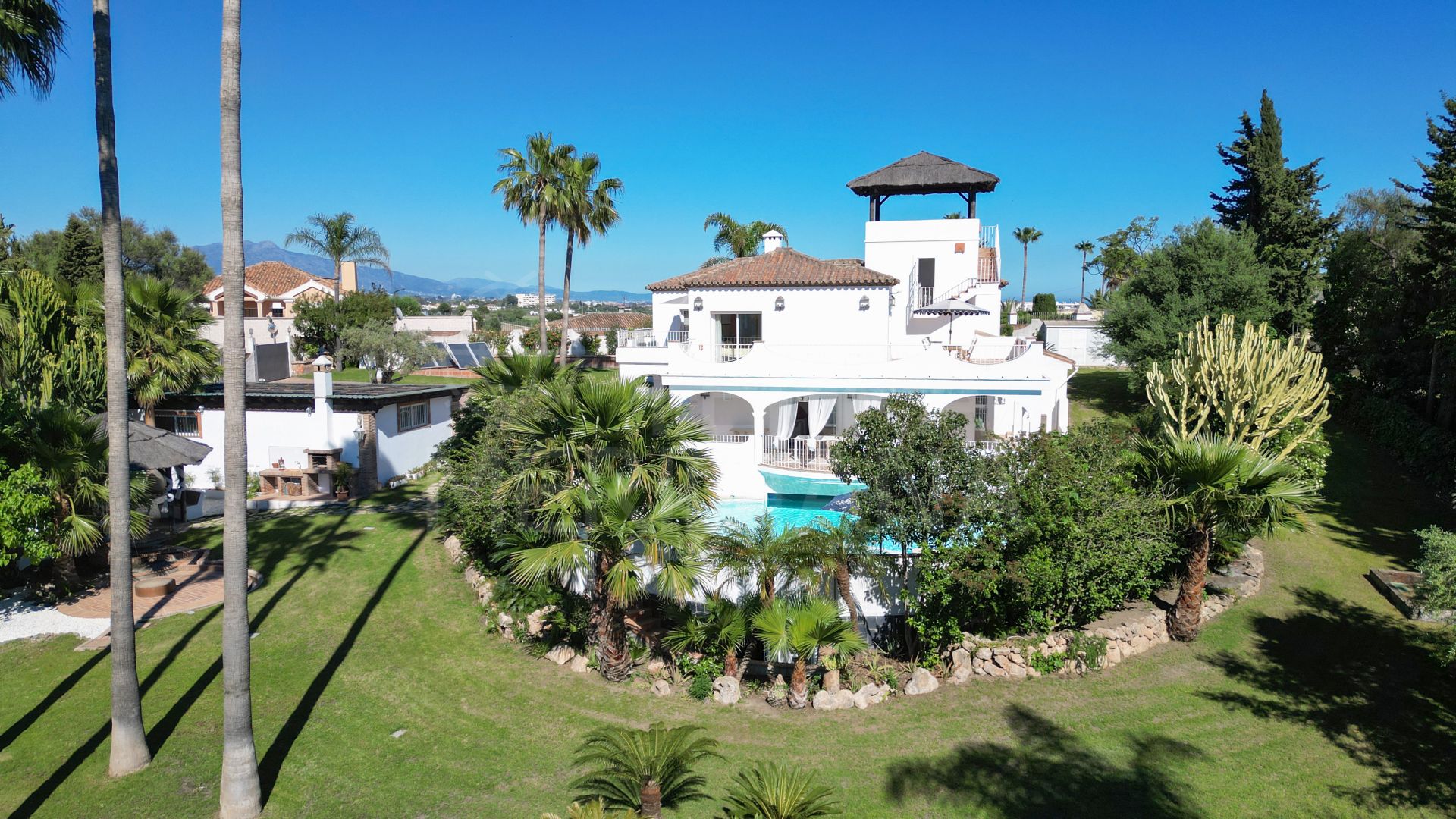 Villa in Estepona East, Estepona
