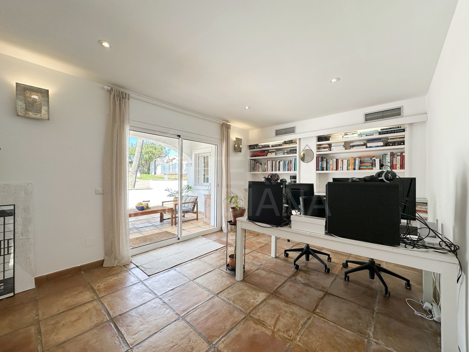 Villa in Estepona East, Estepona