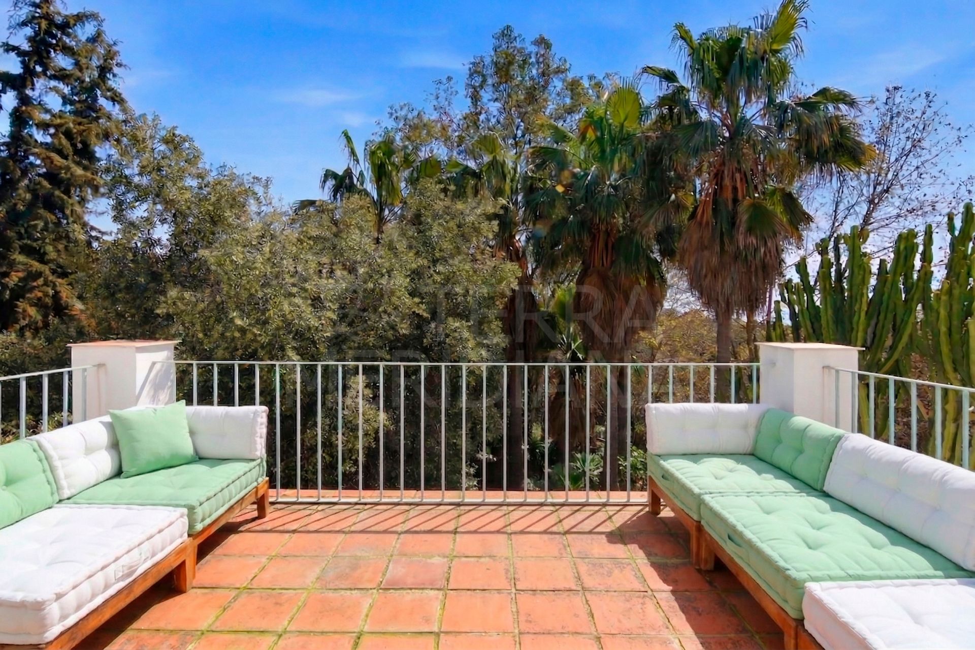 Semi Detached Villa in El Padron, Estepona
