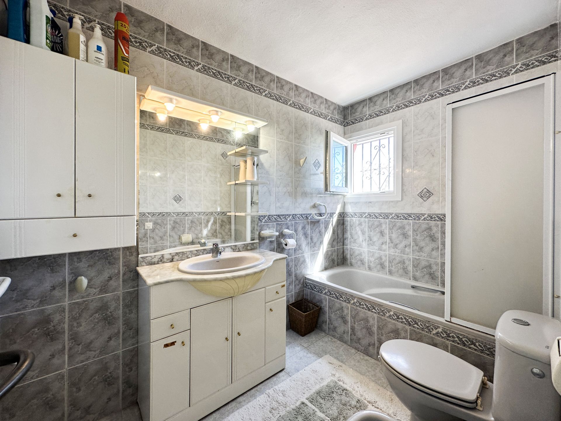Villa in Bahia Dorada, Estepona