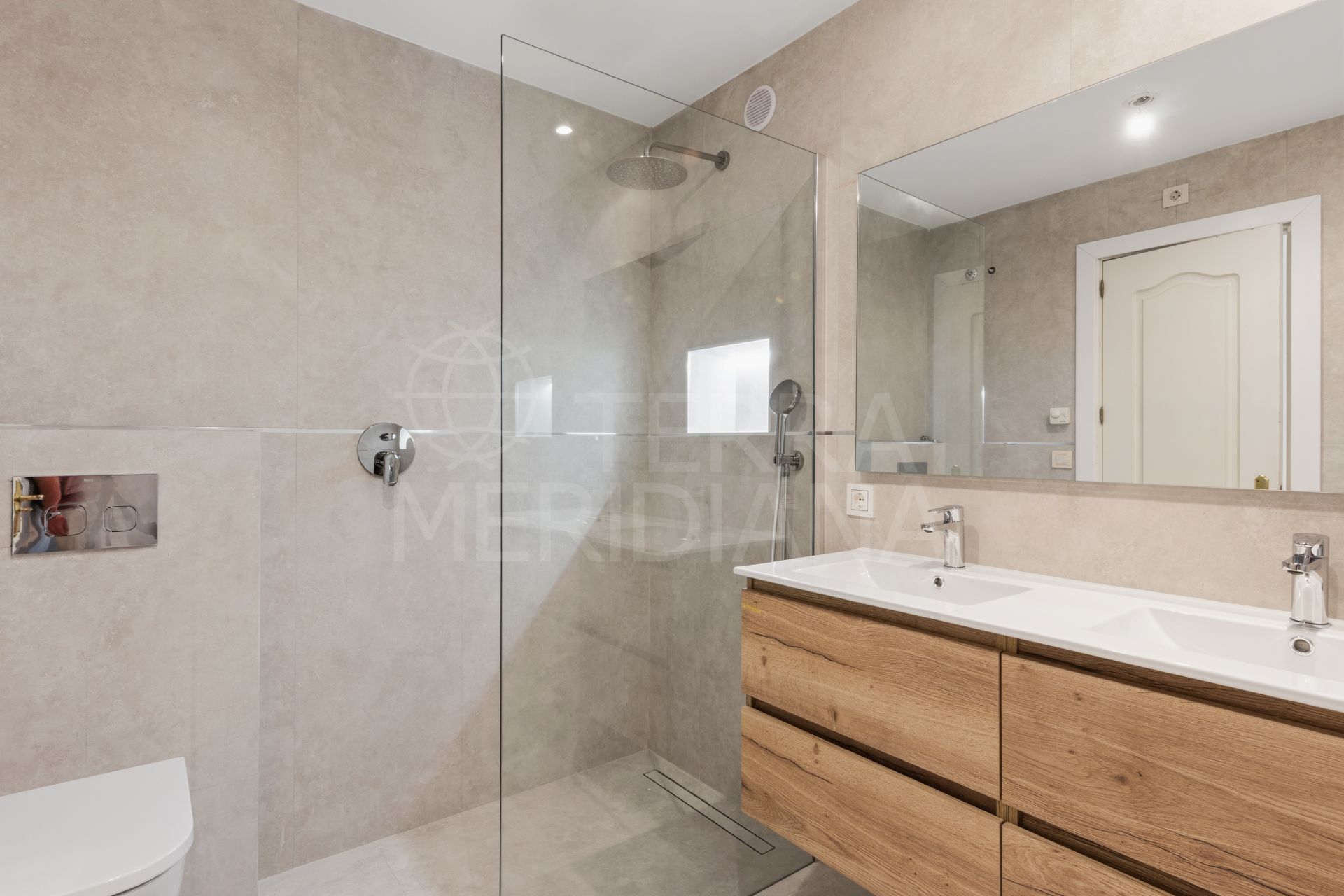Ground Floor Apartment in El Campanario, Estepona