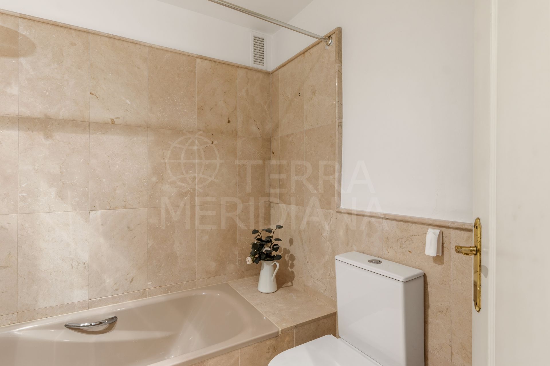 Ground Floor Apartment in El Campanario, Estepona
