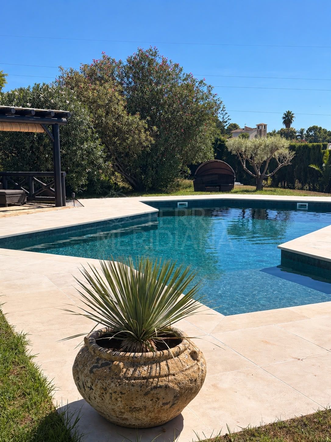 Villa in La Alberdina, Estepona