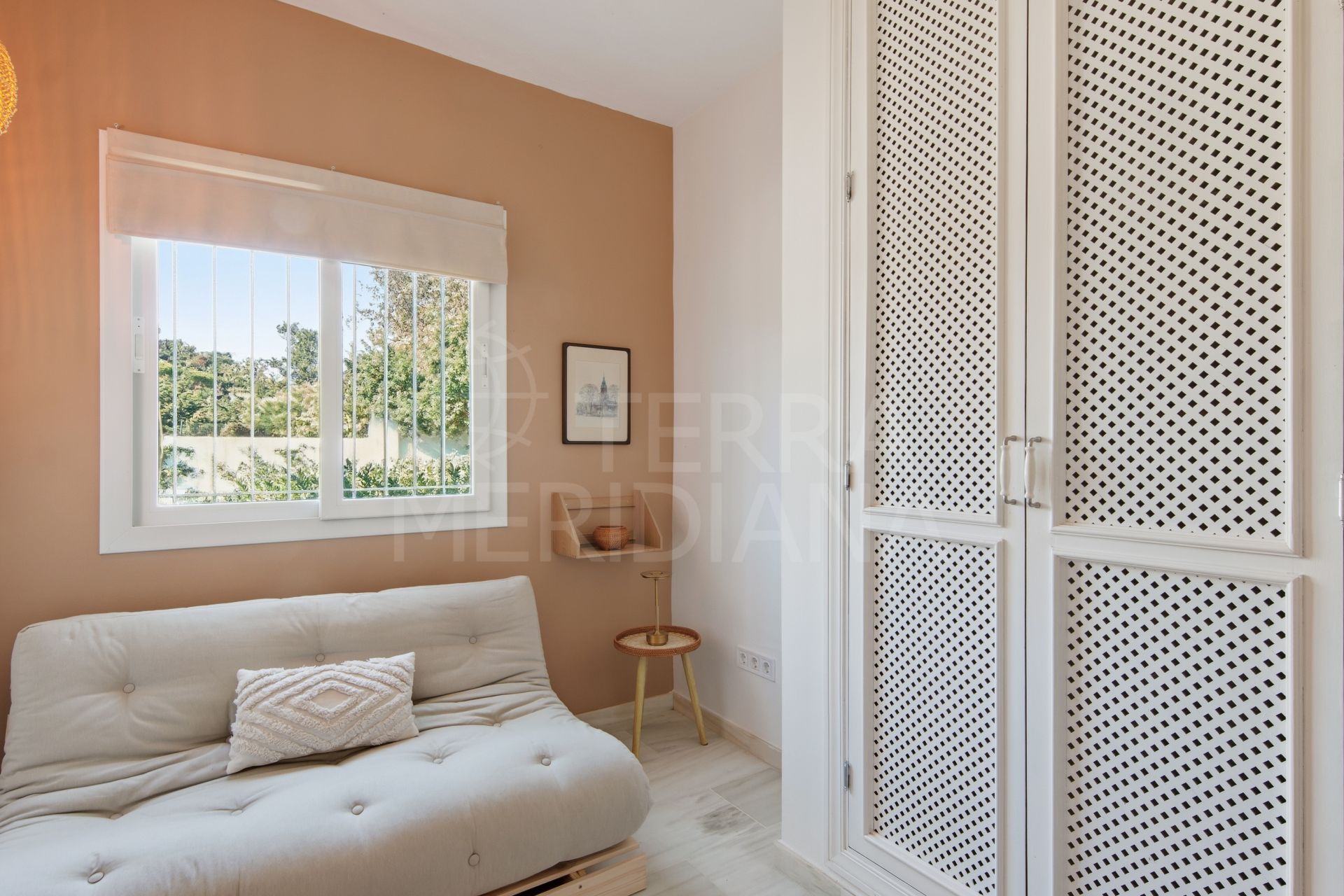 Villa in La Alberdina, Estepona