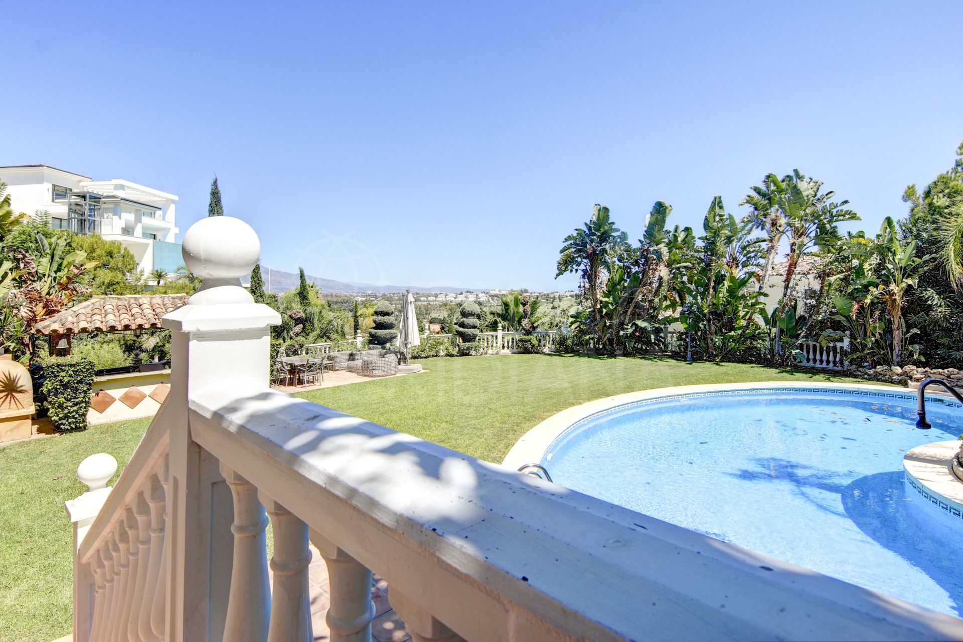 Villa in Los Altos del Paraiso, Estepona