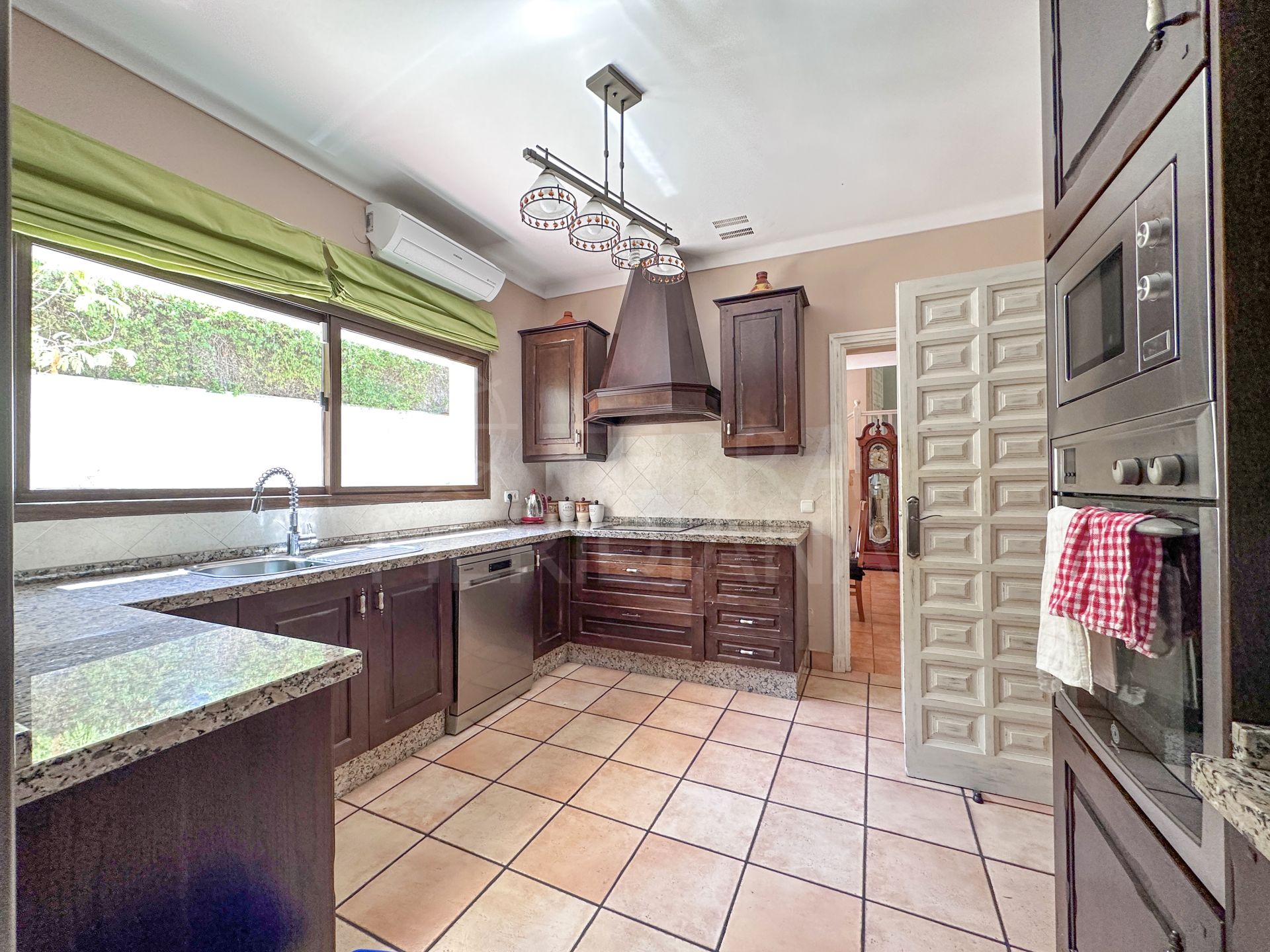 Villa in Los Altos del Paraiso, Estepona