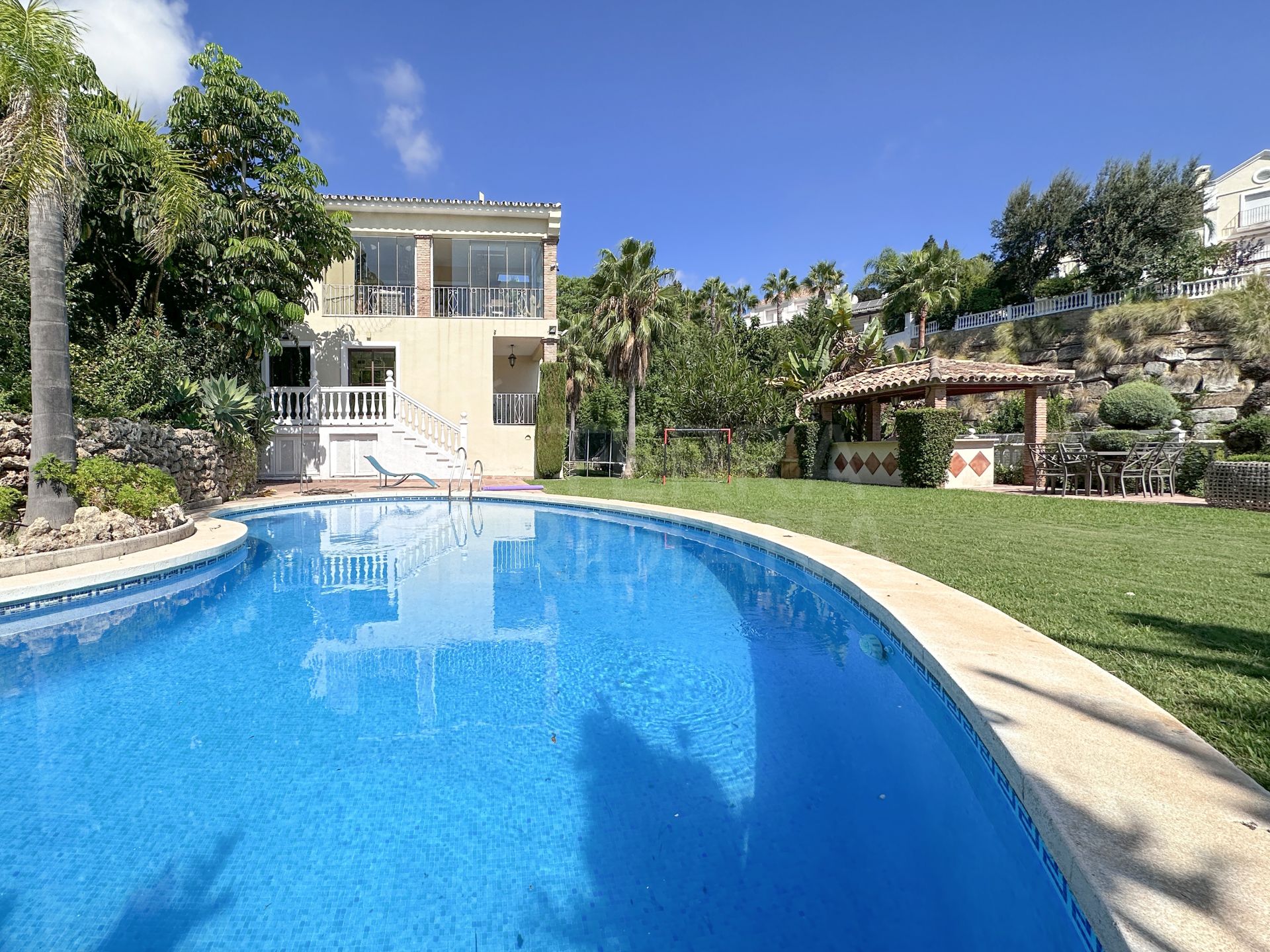 Villa in Los Altos del Paraiso, Estepona