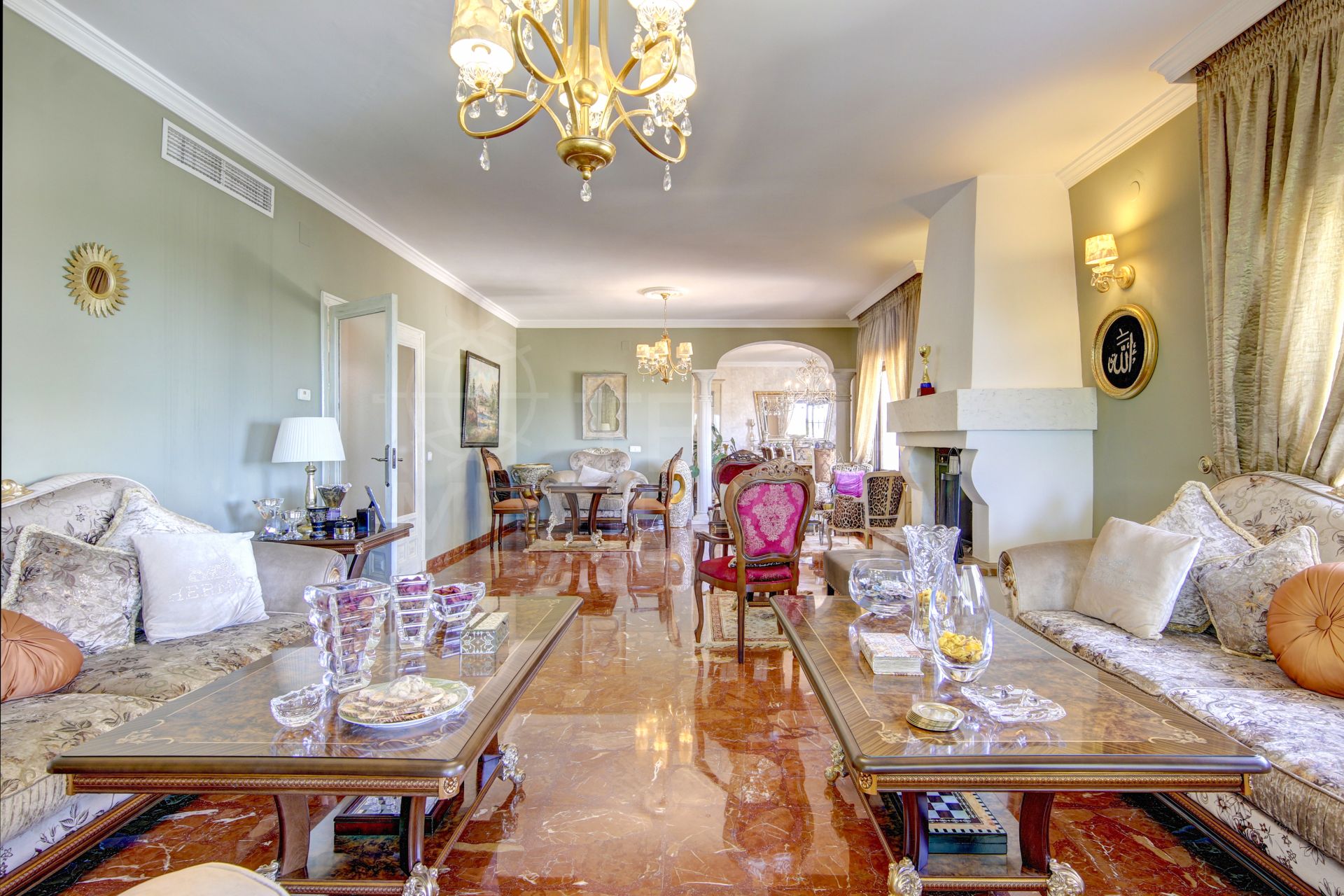 Villa in Los Altos del Paraiso, Estepona