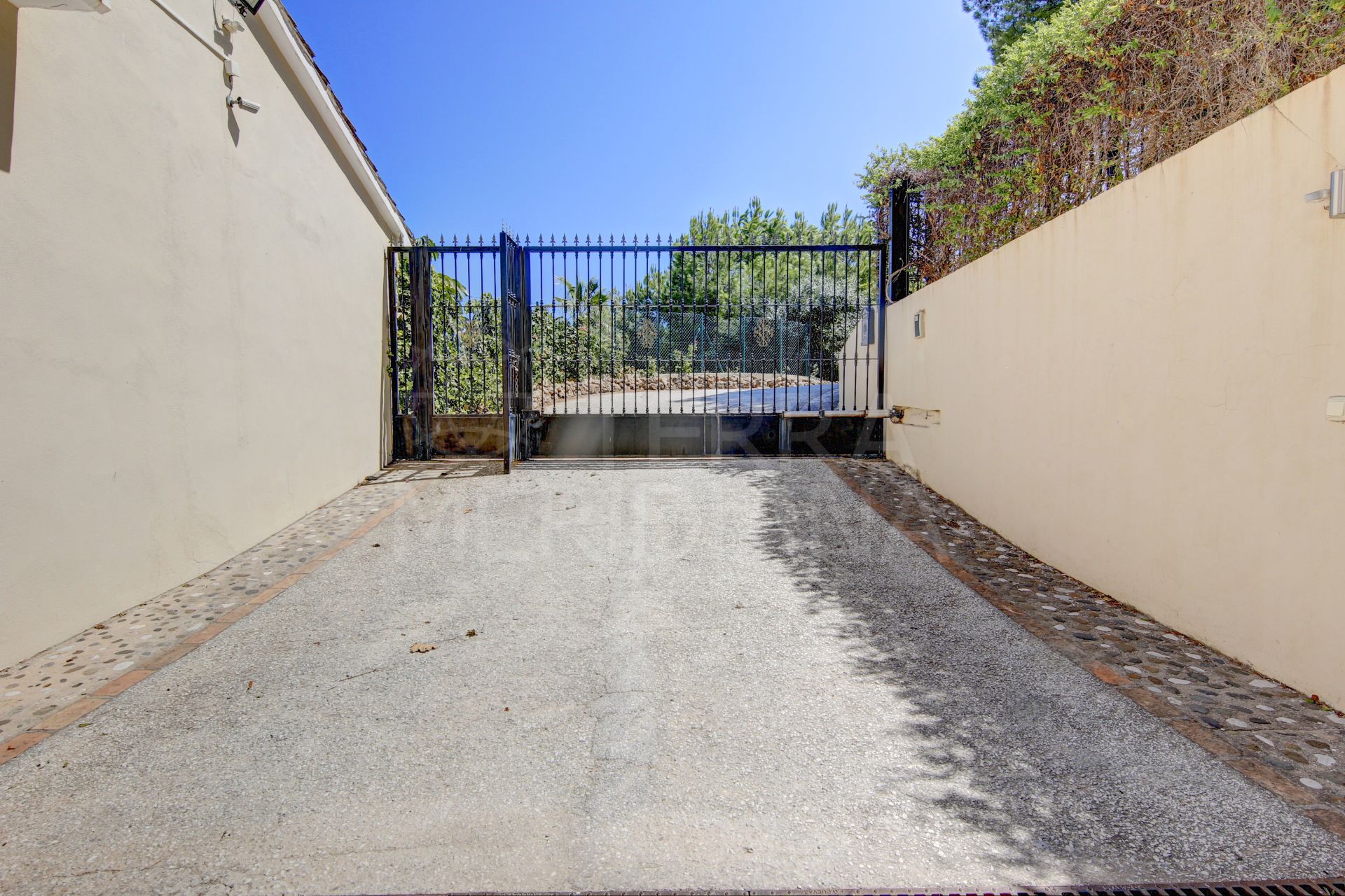 Villa in Los Altos del Paraiso, Estepona