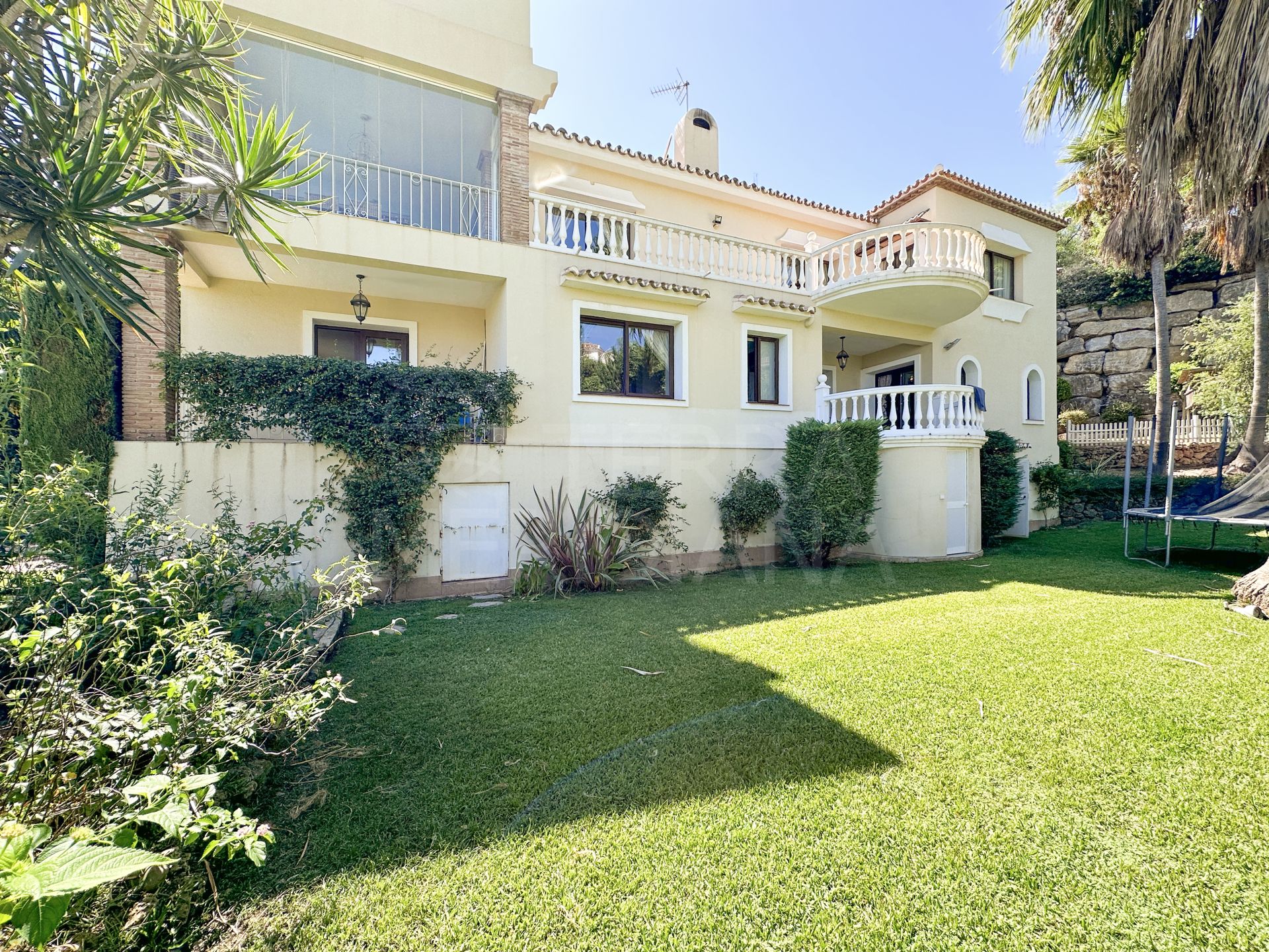 Villa in Los Altos del Paraiso, Estepona