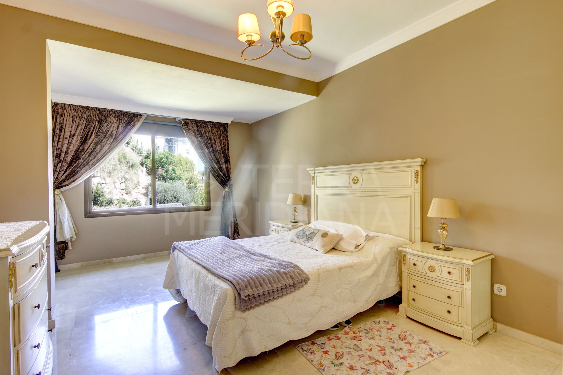 Villa in Los Altos del Paraiso, Estepona