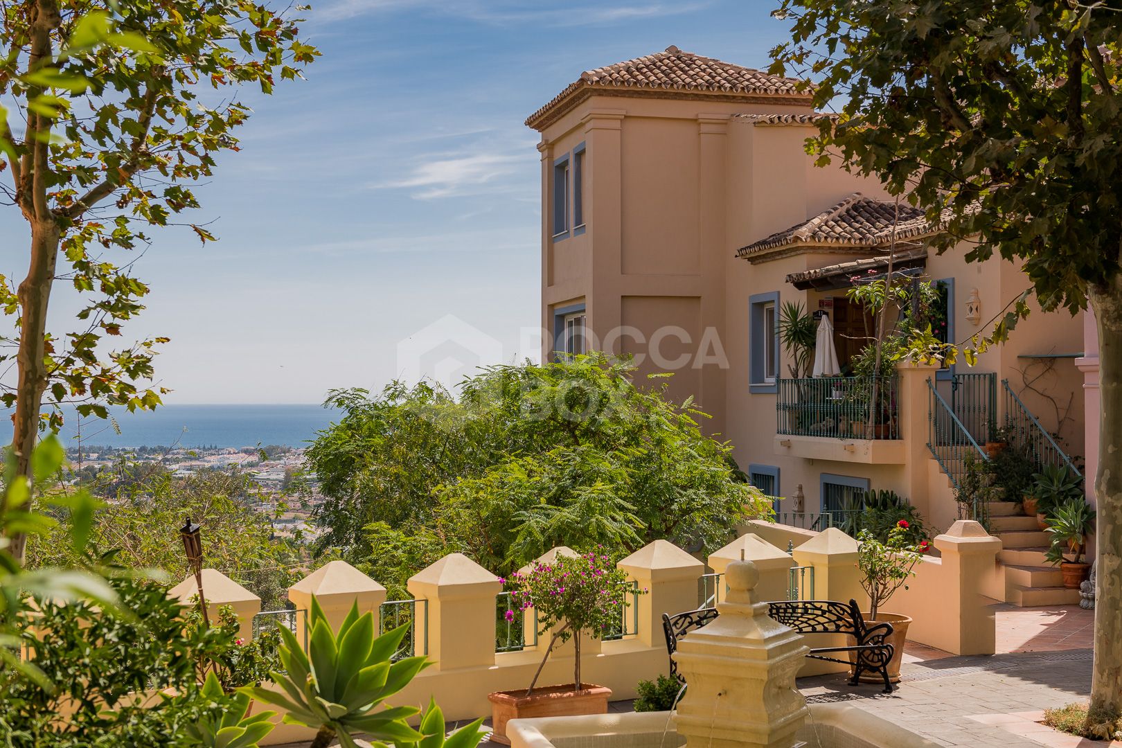 Stunning duplex penthouse with 5 bedrooms and panoramic sea views for sale in Monte Halcones, Benahavis