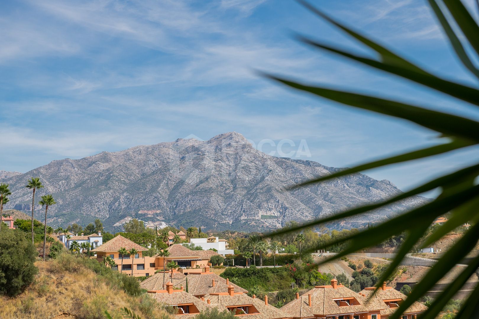 Stunning duplex penthouse with 5 bedrooms and panoramic sea views for sale in Monte Halcones, Benahavis