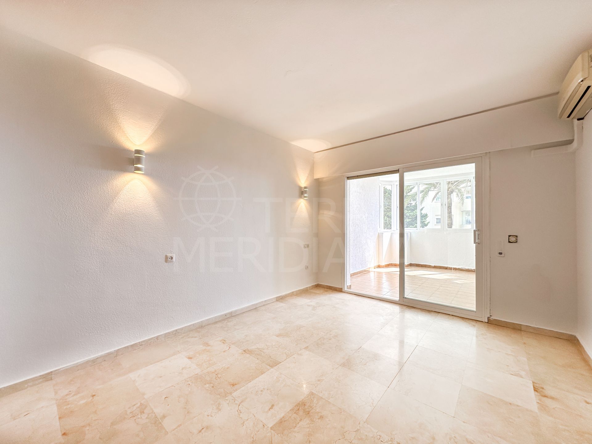 Apartment in Puerto Paraíso, Estepona