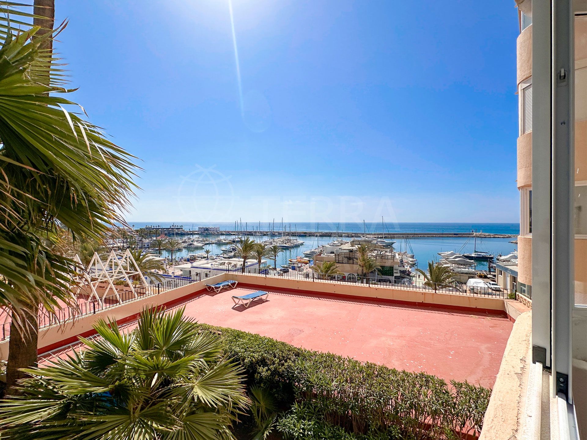Apartment in Puerto Paraíso, Estepona