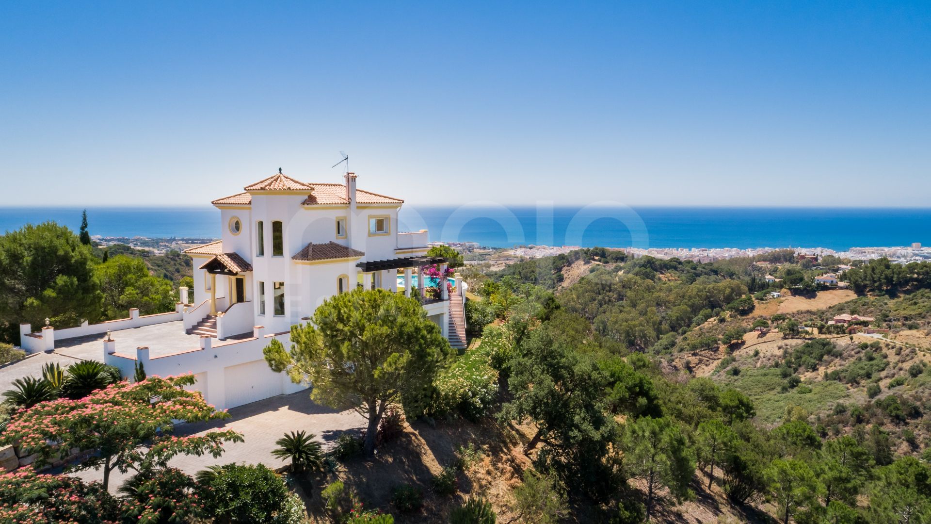 Villa til salg i Los Reales - Sierra Estepona