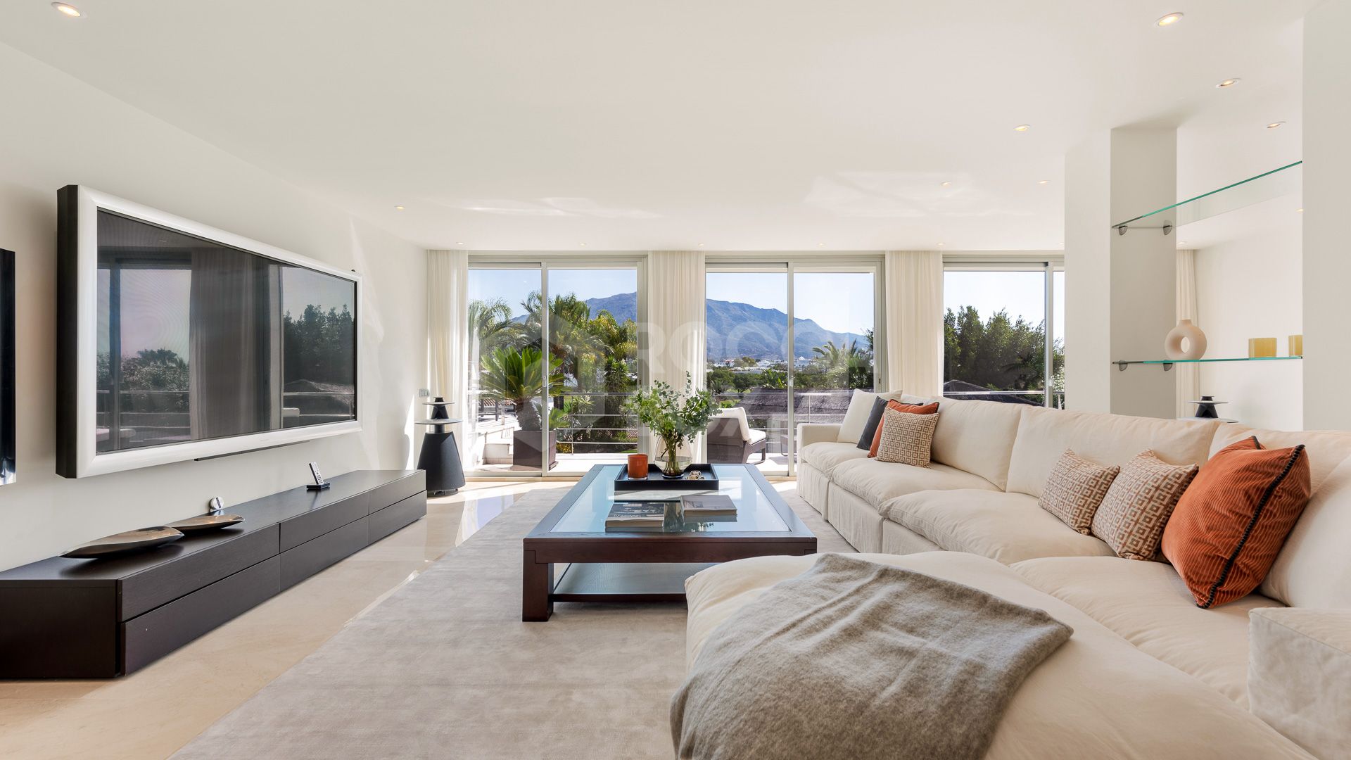 Luxury villa for sale in Las Brisas, Nueva Andalucia, Marbella