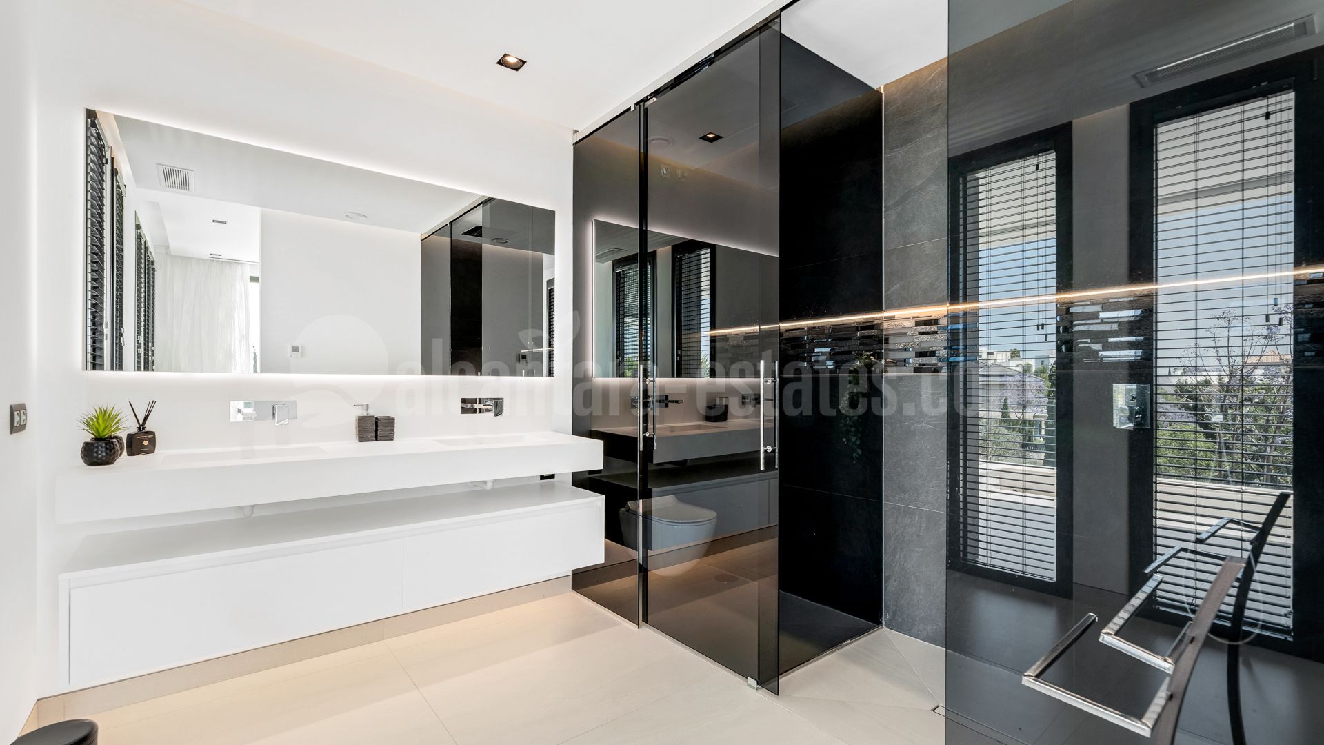 Villa in Los Flamingos Golf, Benahavis