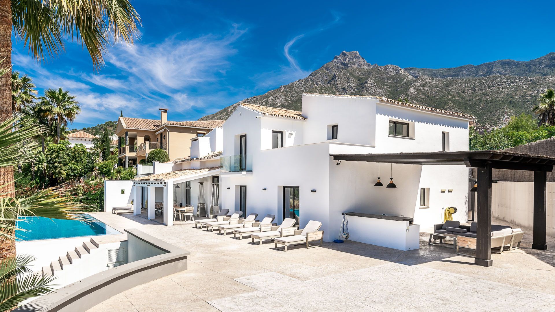 contemporary living the prestigious Hill Club | Engel & Völkers Marbella