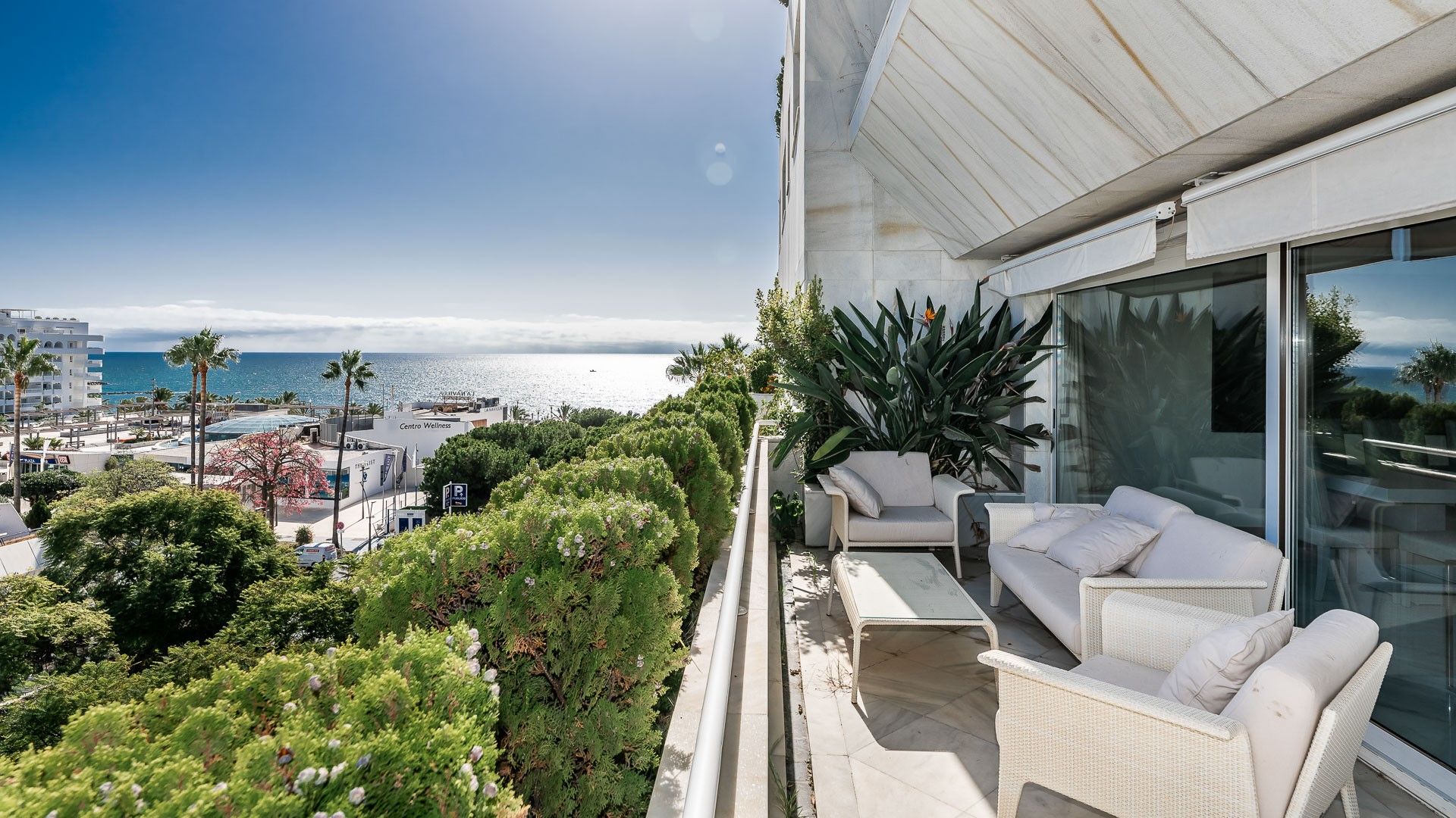 Luxurious apartment next to the beach, Nayades | Engel & Völkers Marbella