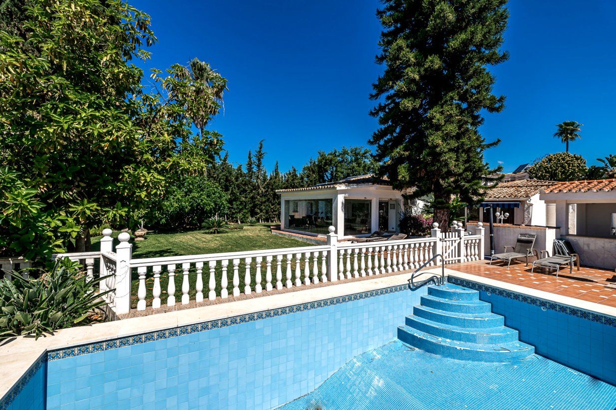 Villa Bungalow Style Opportunity In Elviria Engel Volkers Marbella