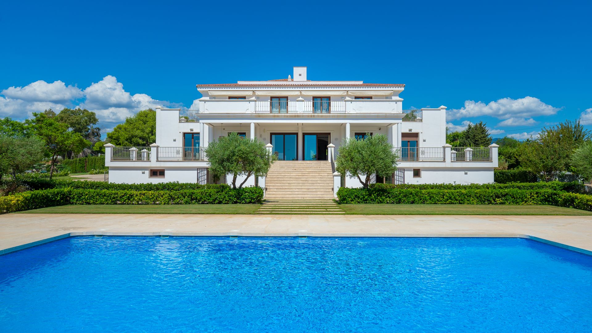 Stylish Mansion Situated on a Plot of over 24000m2 | Engel & Völkers Marbella