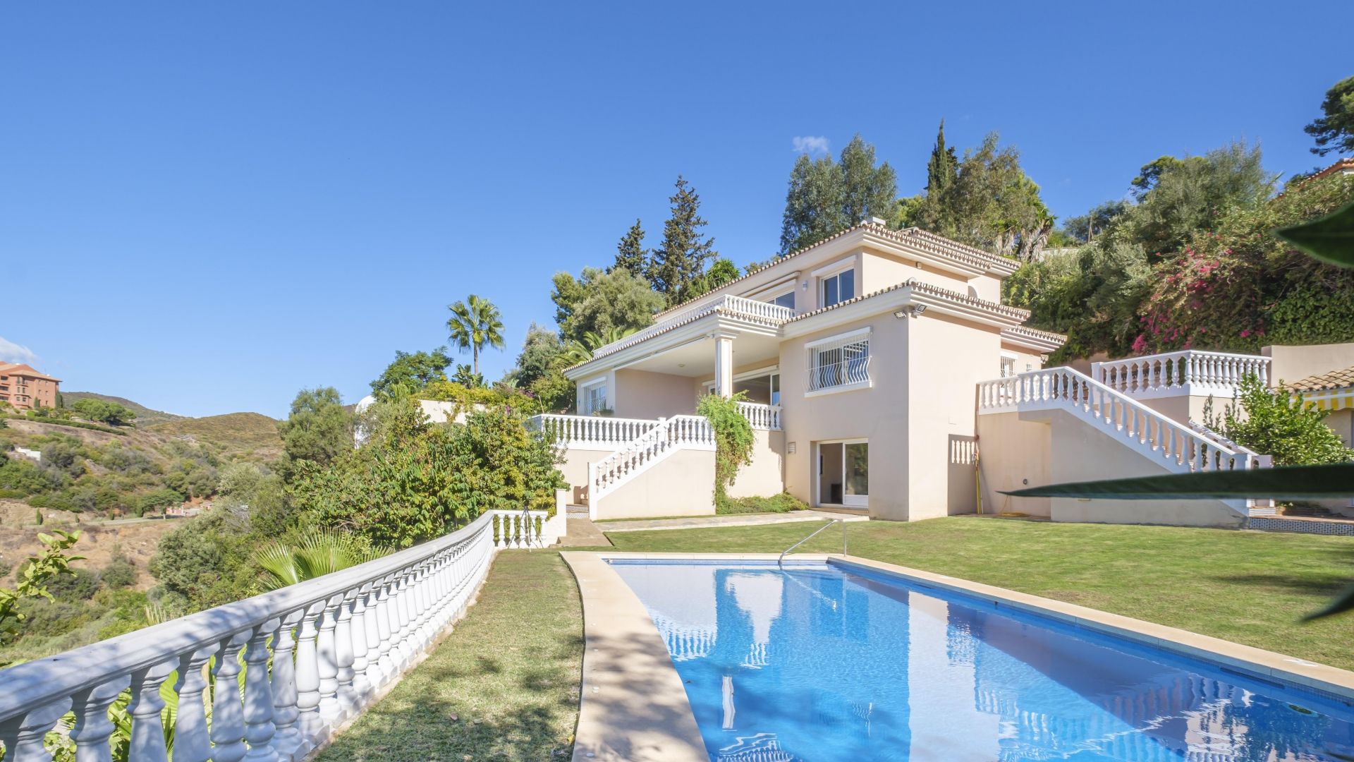 Villa with pool and panoramic views over the coast | Engel & Völkers Marbella