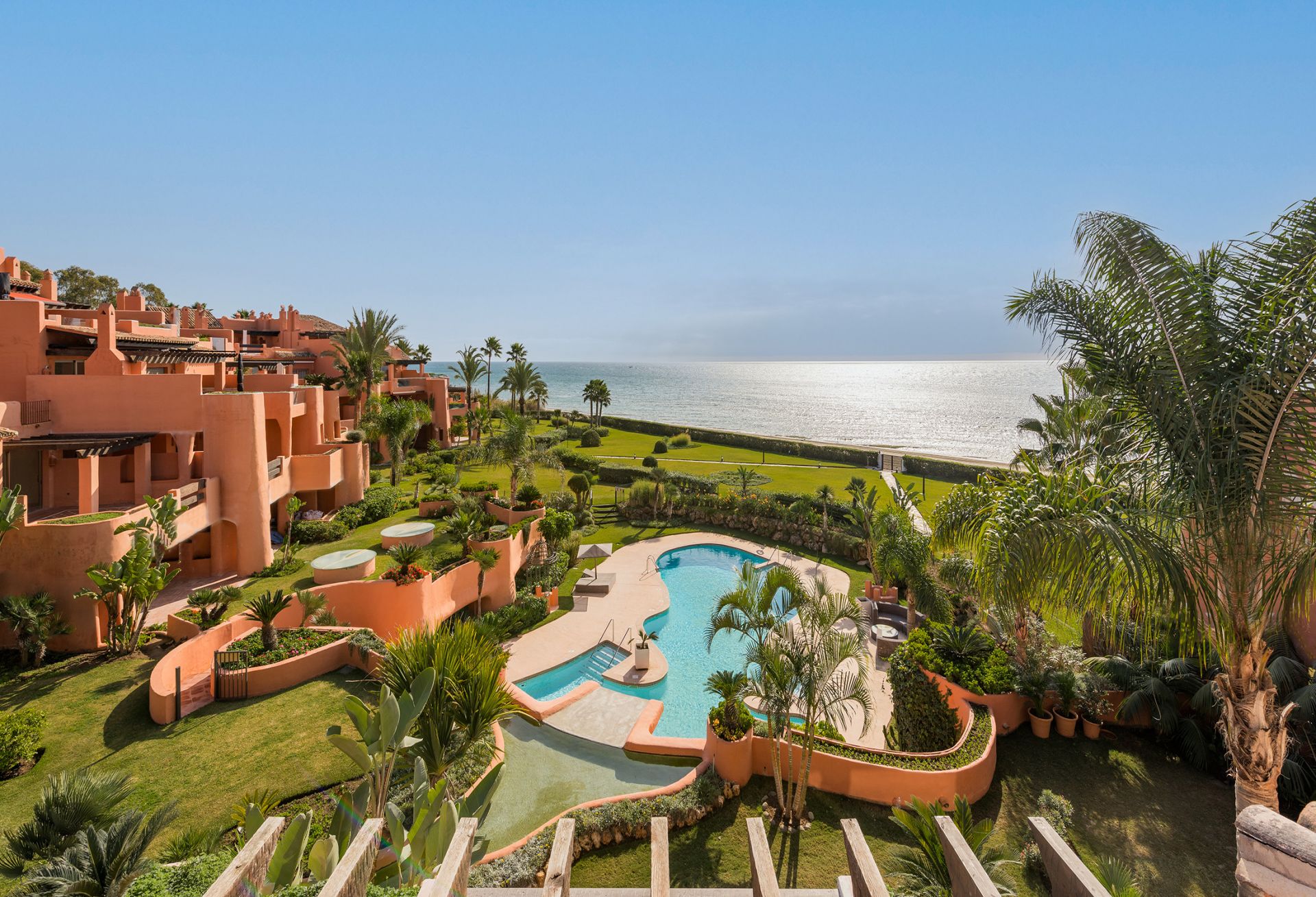 Frontline beach luxury penthouse in Los Monteros Marbella | Engel & Völkers Marbella