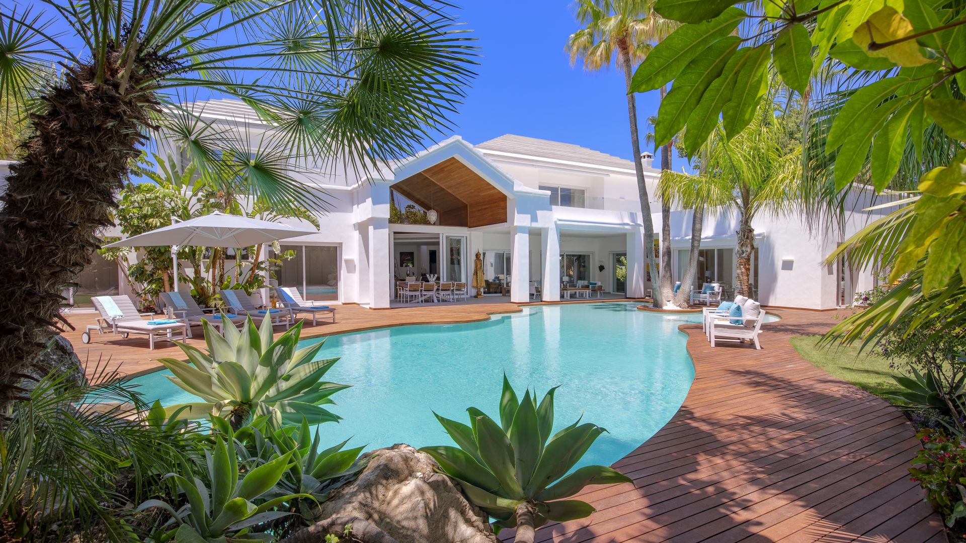 Miami style villa in Guadalmina Baja | Engel & Völkers Marbella