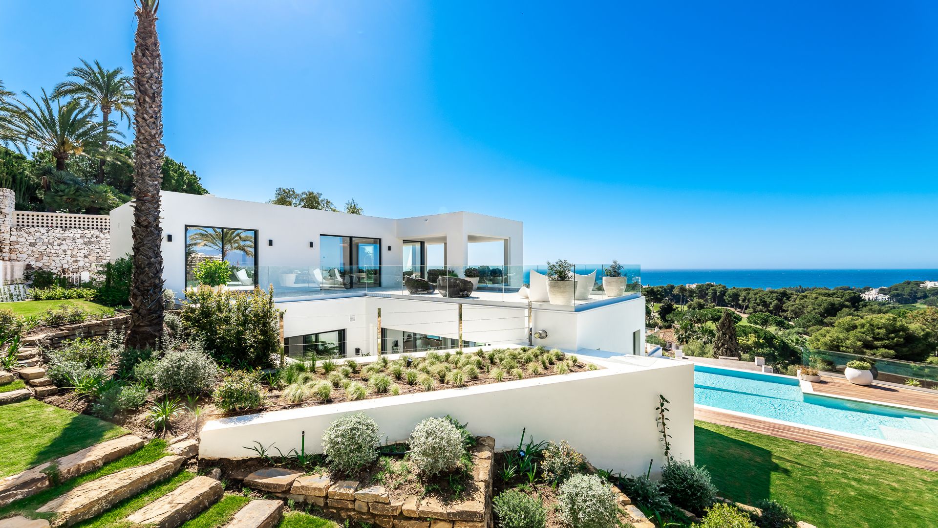 Modern luxury villa with breathtaking views in the best area of Río Real | Engel & Völkers Marbella