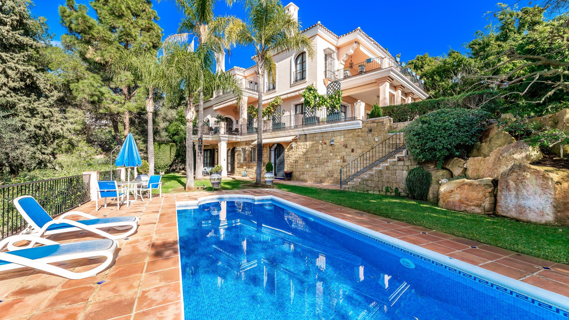Luxury villa in the heart of Rio Real, Marbella East | Engel & Völkers Marbella