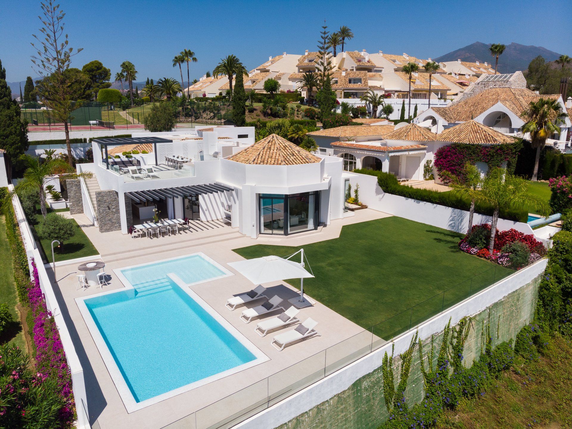 Frontline Golf Luxury Villa with fantastic views in Marbella, Nueva Andalucia | Engel & Völkers Marbella