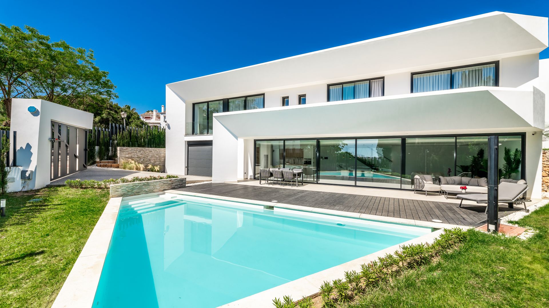 Villa de lujo con vistas al mar en Cabopino | Engel & Völkers Marbella