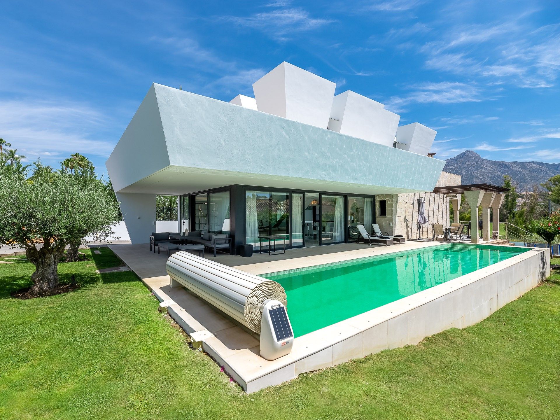 Exquisite modern villa in La Cerquilla in the Golf Valley | Engel & Völkers Marbella